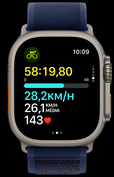 O Apple Watch Ultra 2 mostra a velocidade de uma pessoa na bicicleta.