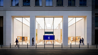 Apple Rosenthaler Straße in Berlin, Deutschland