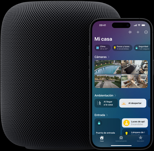 Un iPhone en primer plano y a la derecha de un HomePod muestra la app Casa en la pantalla de inicio