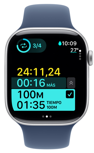 La pantalla de un Apple Watch muestra los tiempos de un entrenamiento personalizado para natación en piscina