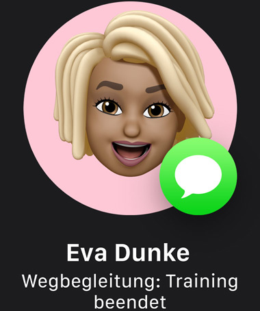 Ein Memoji mit Nachrichtensymbol, das die Wegbegleitung kennzeichnet