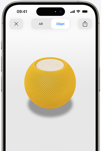 HomePod jaune en réalité augmentée sur l’écran d’un iPhone.