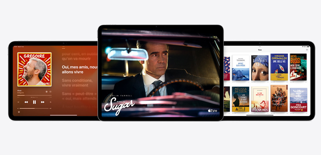 Deux iPad Air et un iPad montrant les apps Apple Music, Apple TV+ et Apple Books.