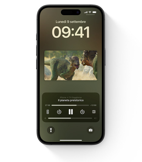 Un iPhone che mostra i controlli Apple TV integrati