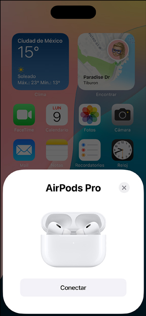 Imagen de un iPhone enlazándose con unos AirPods Pro en un estuche con grabado personalizado.