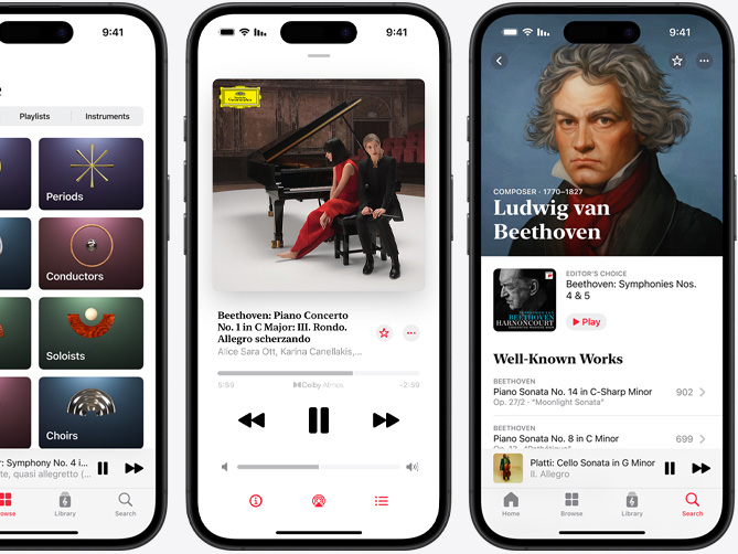 جهاز iPhone إلى اليسار يعرض علامة تبويب Apple Music Classical Browse مع اختيار علامة تبويب Catalog مع المؤلفين الموسيقين والفترات الزمنية والأنواع والقادة الموسيقين وفرق الأوركسترا والعازفين المنفردين والفرق الموسيقية وفئات الجوقات: جهاز iPhone في المنتصف يعرض كونشيرتو البيانو لبيتهوفن، السمفونية الأولى في سلم دو الكبير، تصنيف Op. 15: III. روندو تشغيل مقطوعة Allegro scherzando بتنسيق Dolby Atmos؛ جهاز iPhone إلى اليمين يعرض صفحة الموسيقار Ludwig van Beethoven‏