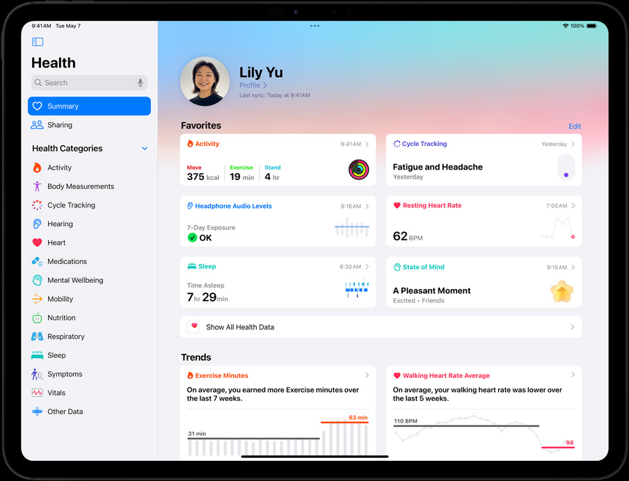 橫向放置的 iPad Pro，螢幕顯示用戶的健康 app 摘要。