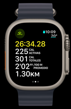 Un Apple Watch Ultra 2 muestra un entrenamiento de natación en aguas abiertas con datos sobre la duración, las calorías y el ritmo.