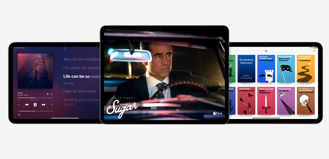 Dva iPady a jeden iPad Air so spustenými apkami Apple Music, Apple TV+ a Apple Books.