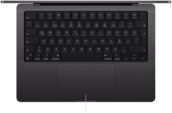 Klavyenin altında bulunan Force Touch trackpad’i gösteren açık haldeki bir 14 inç MacBook Pro’nun üstten görünümü