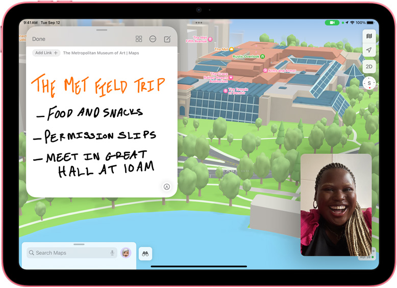 Egy iPad kijelzője, rajta Gyorsjegyzet a Térképekben, és mellette FaceTime-bélyegkép.