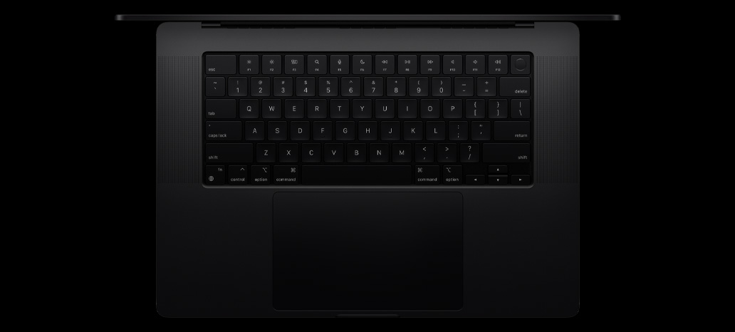 O MacBook Pro visto de cima mostrando o teclado Magic Keyboard com Touch ID e trackpad